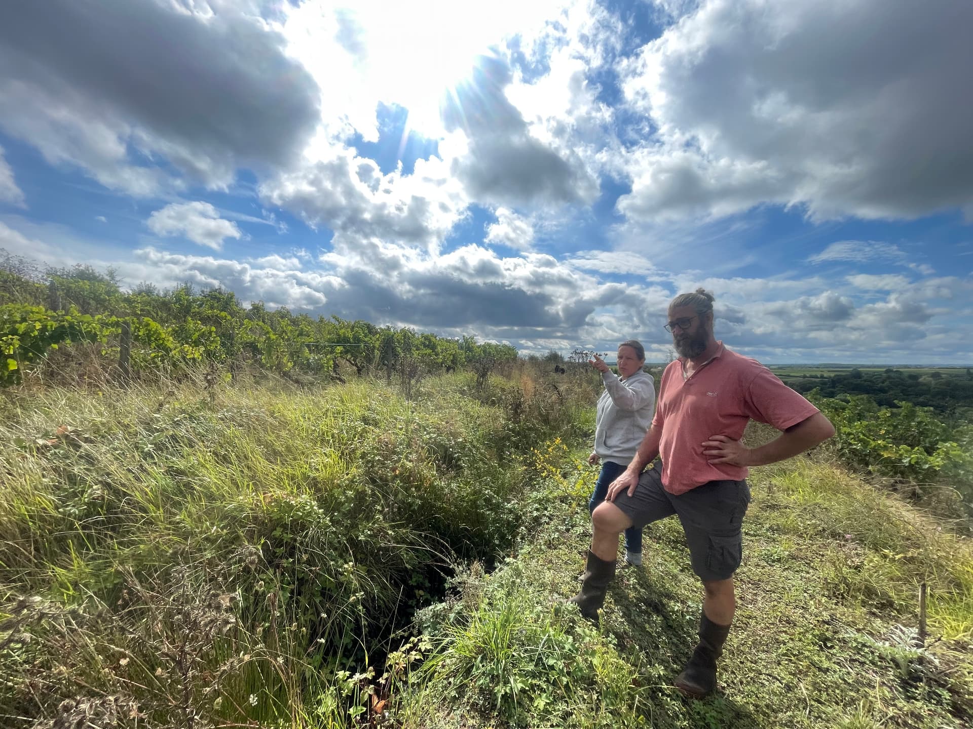 Véronique et Cédric sur leur coteau mythique de Rablay-sur-Layon
